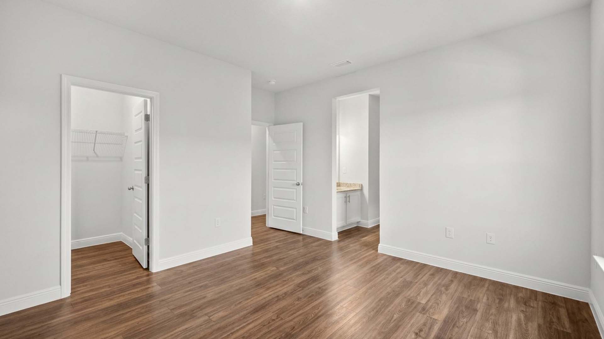 One guest bedroom has a private bath