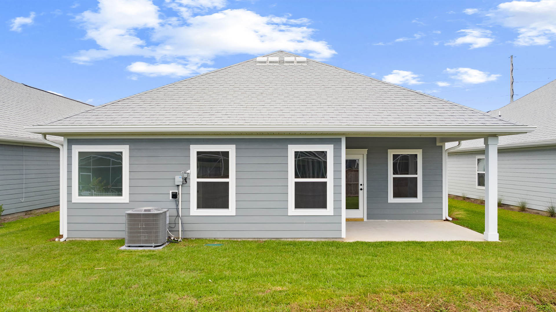 The exterior of this home has Hardie siding and 30 year dimensional shingles.