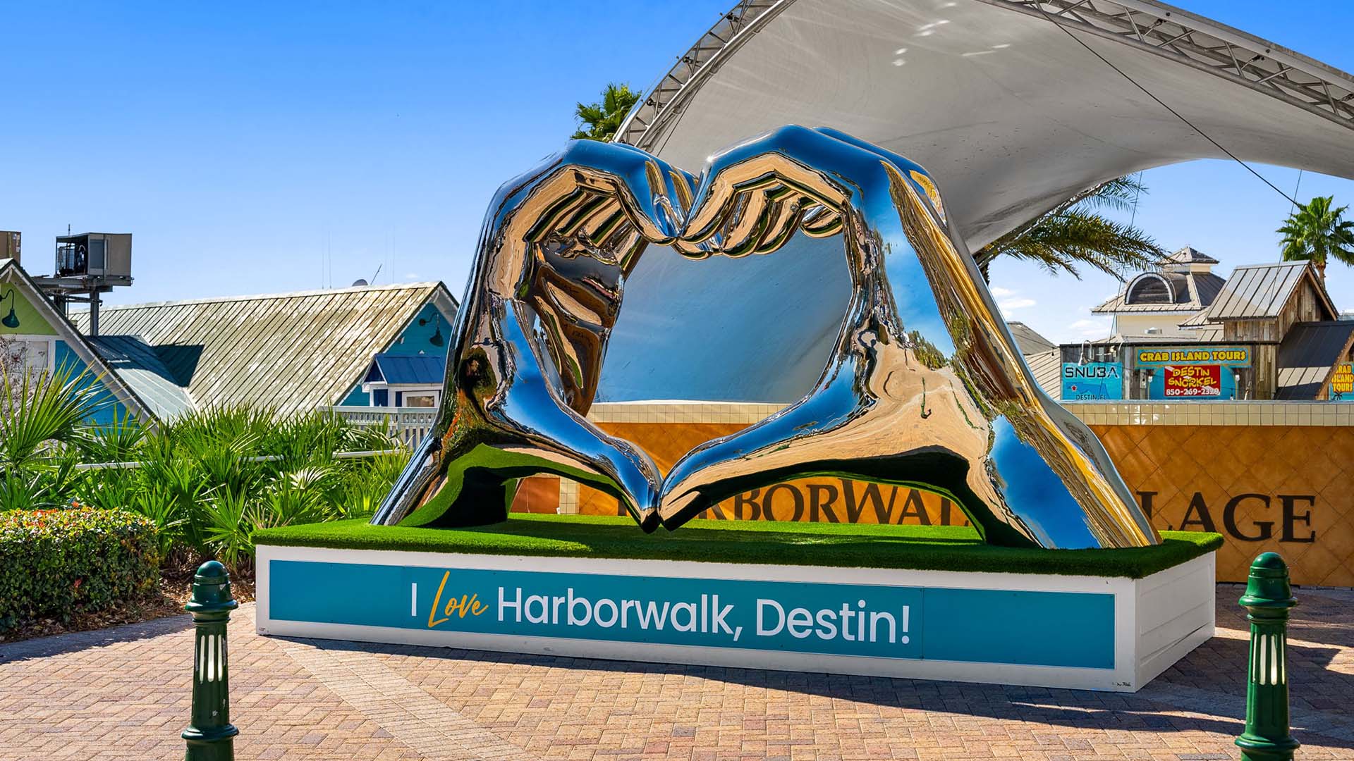 Harborwalk in Destin Florida features shopping, dining and entertainmet venues