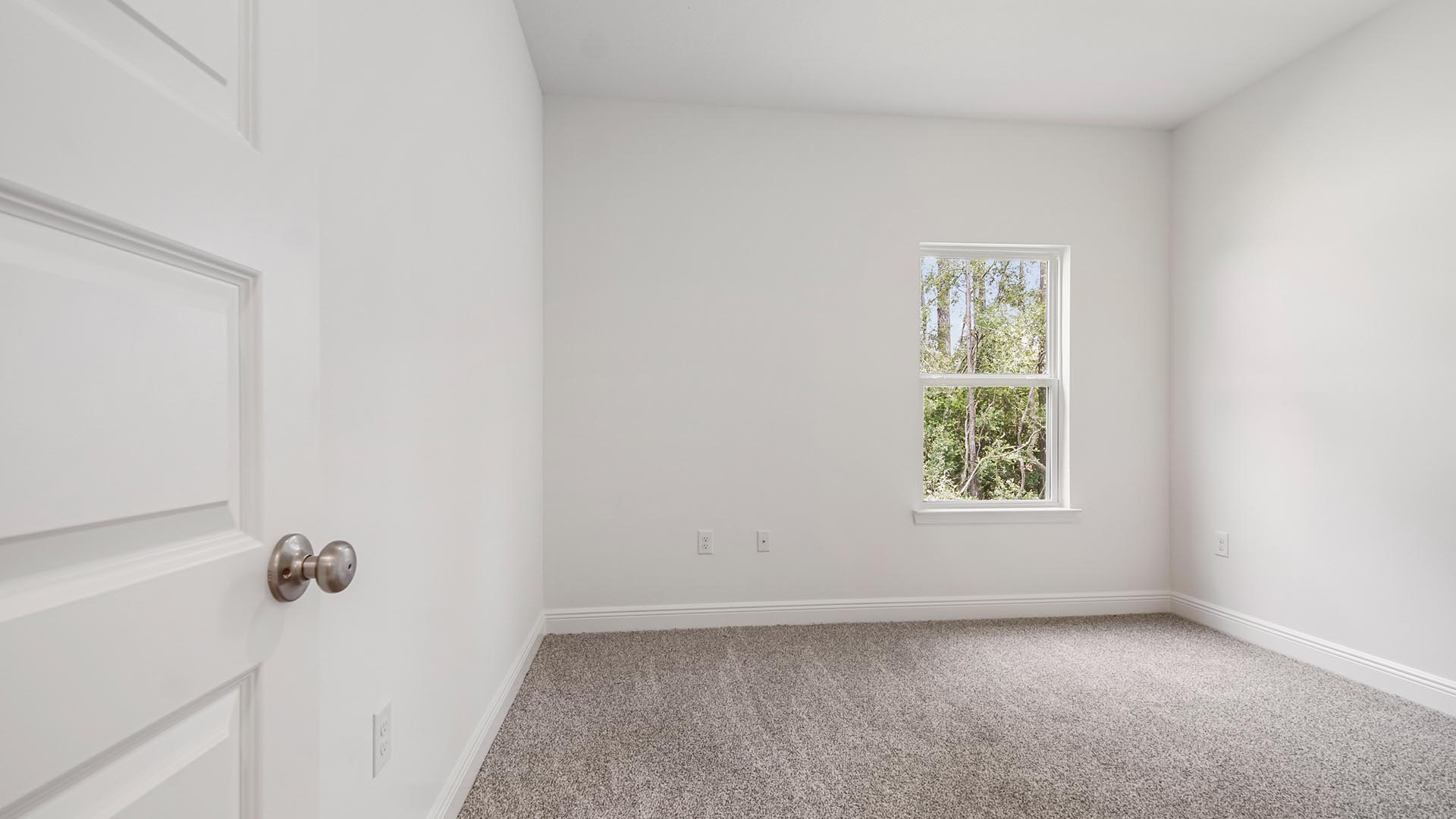 Additional guest bedroom