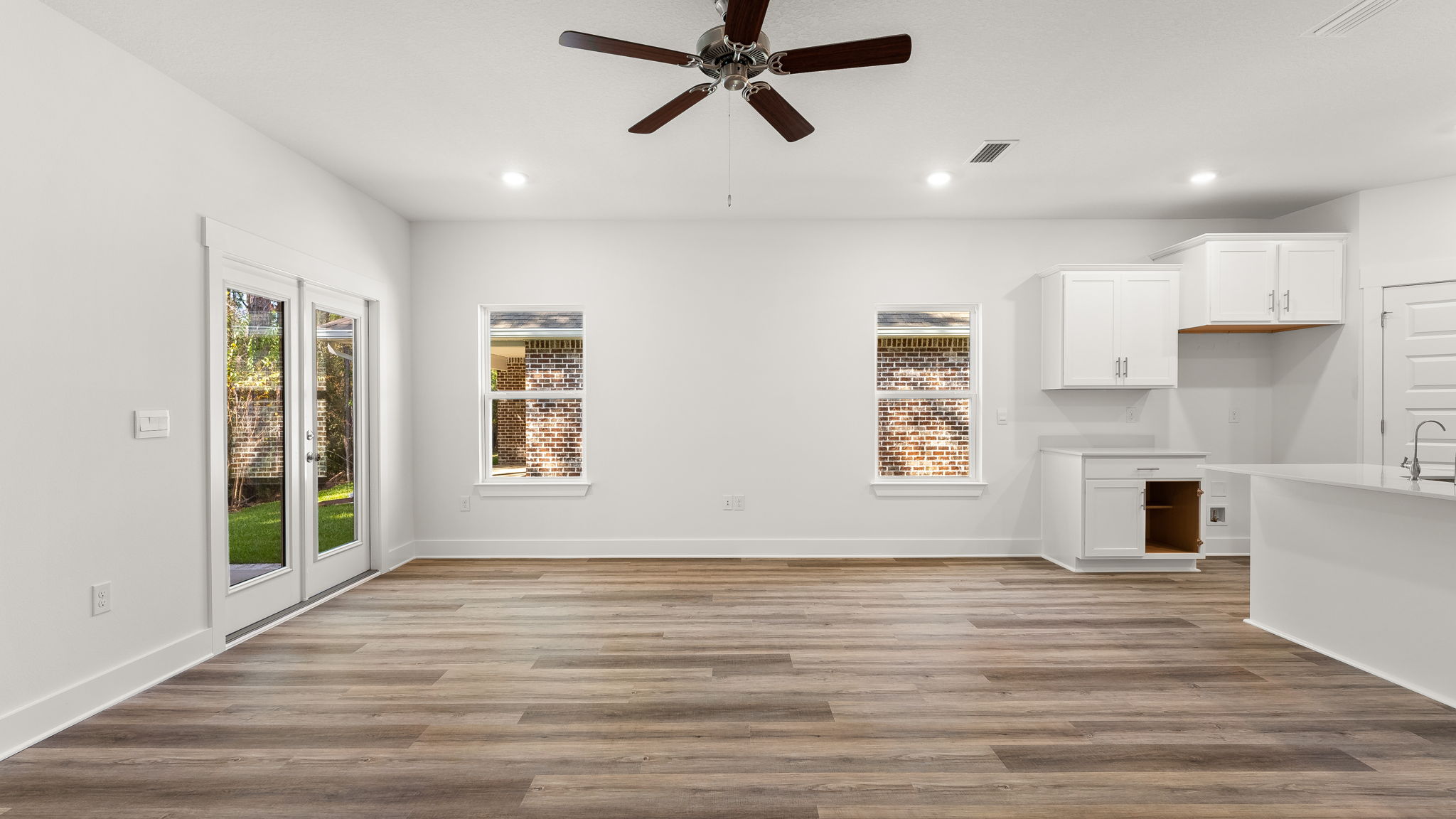 The living area has a ceiling fan