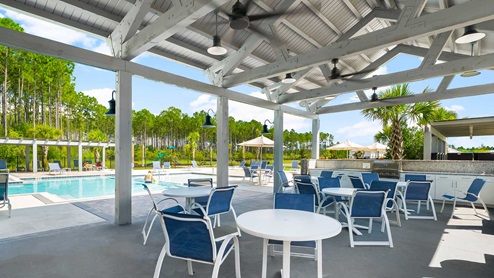 Tables are under the covered pavilon to enjoy lunch outdoors