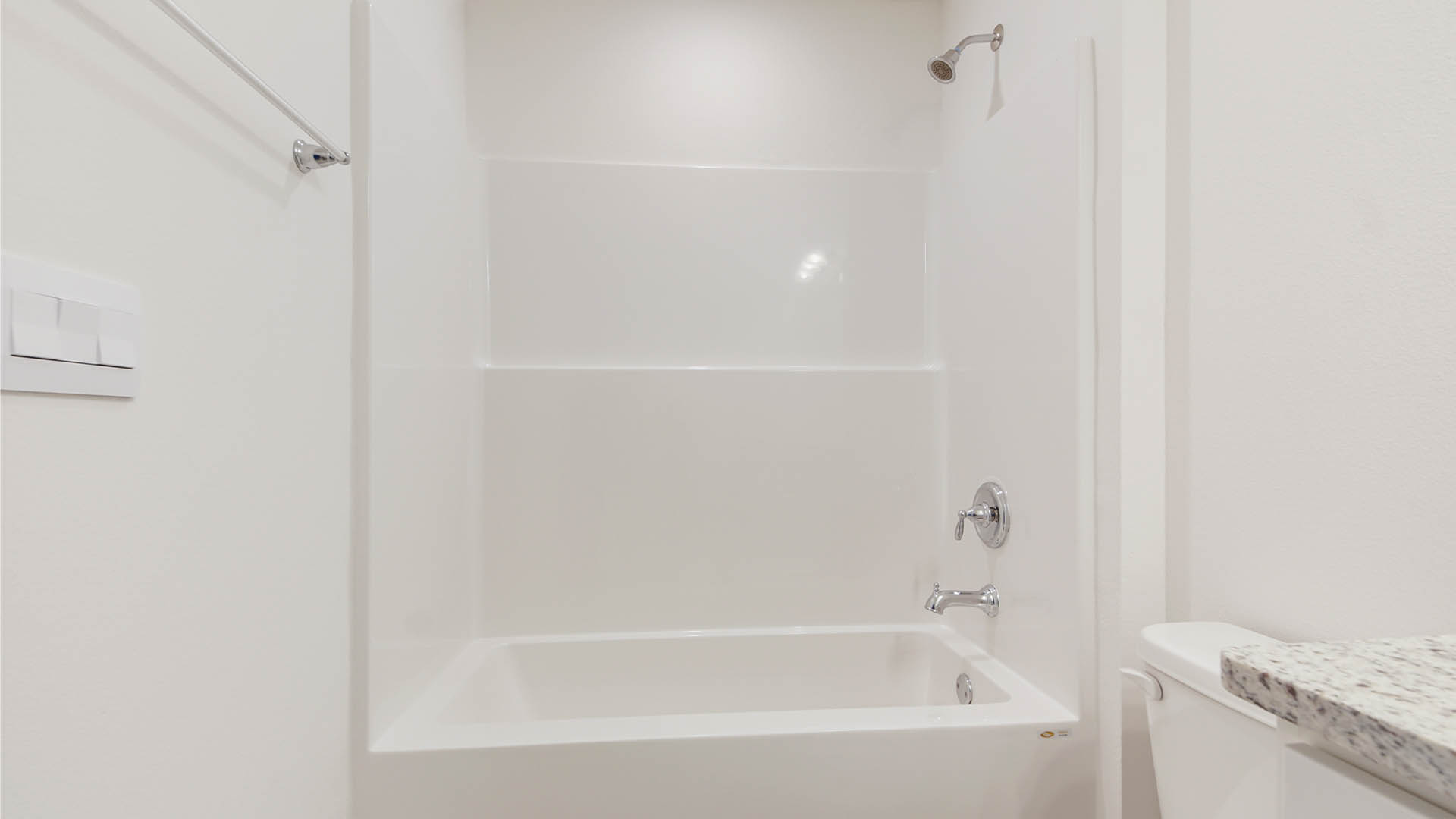 Second level shared bathroom with shower/tub combo