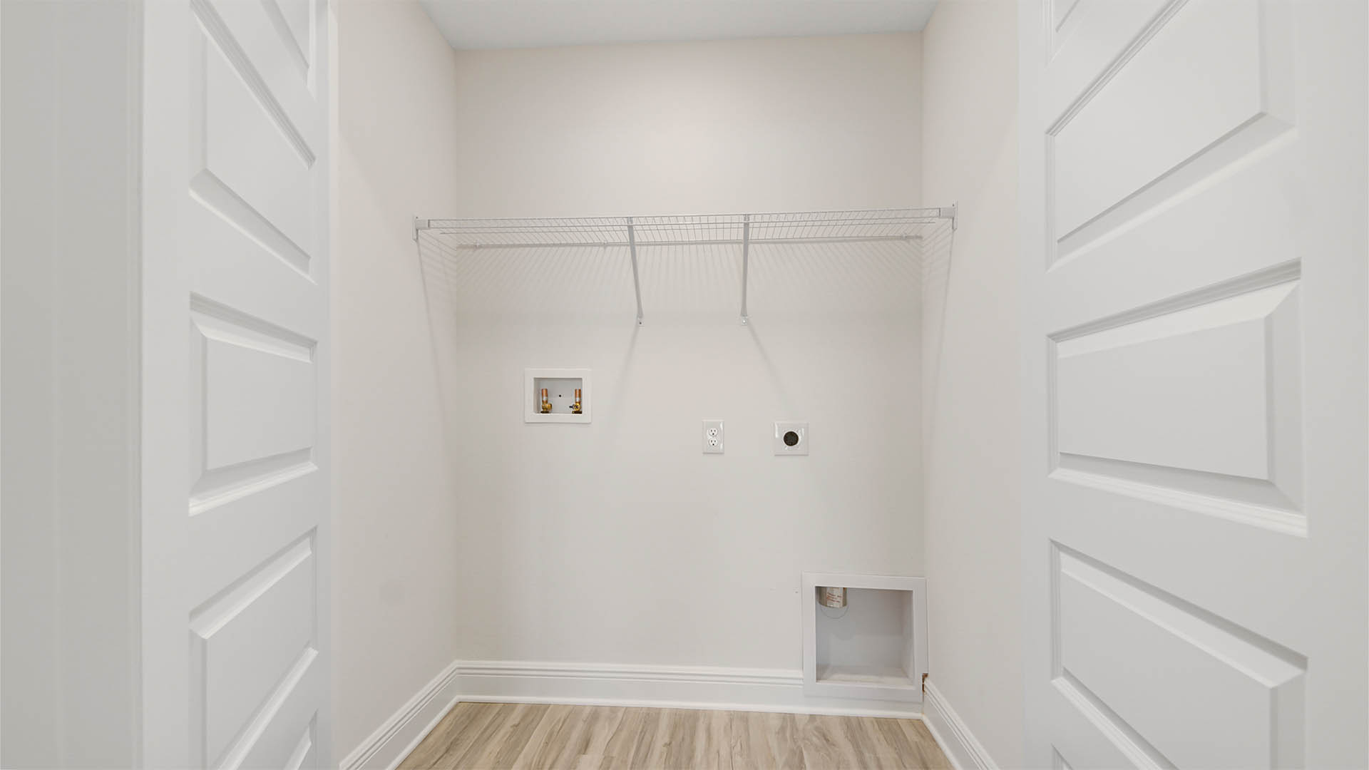 Second level laundry room with upper shelving