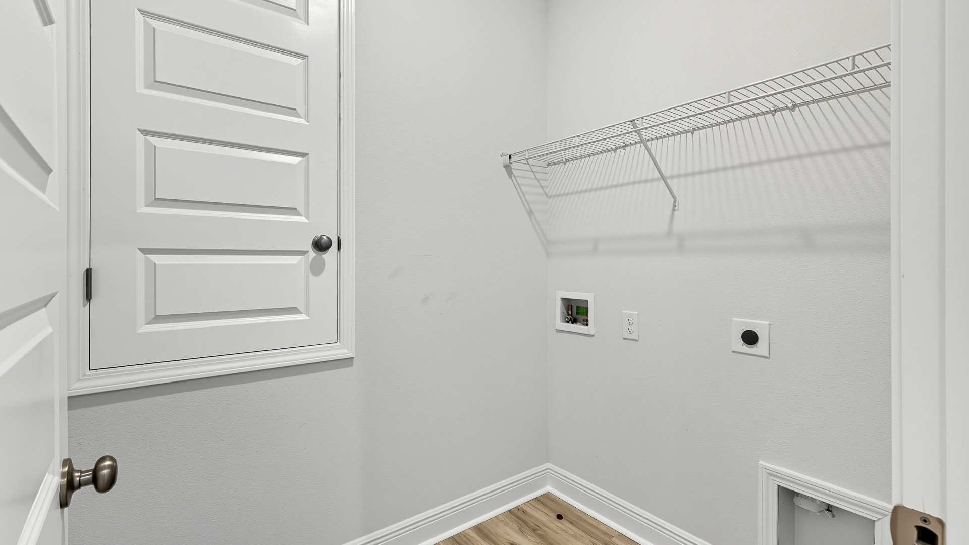 The laundry room is off the dining area