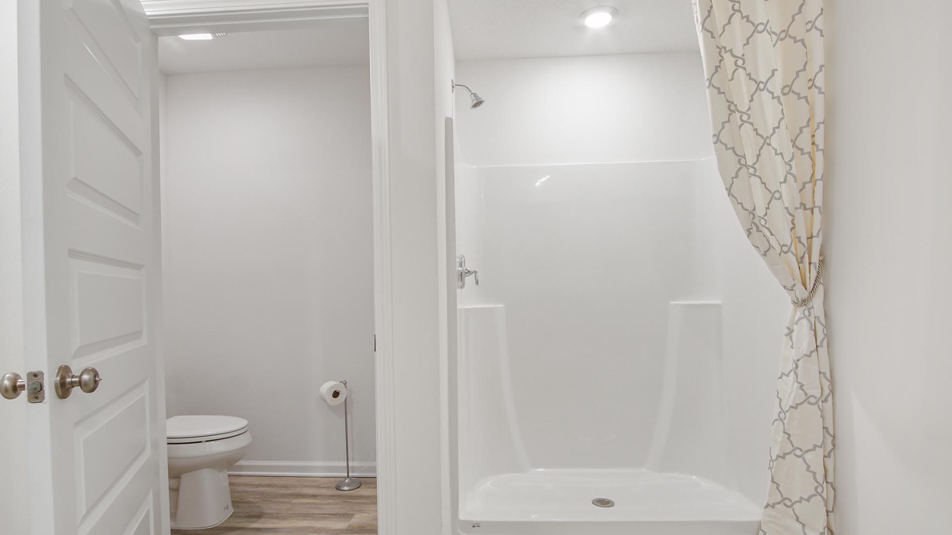 Separate water closet in primary bathroom