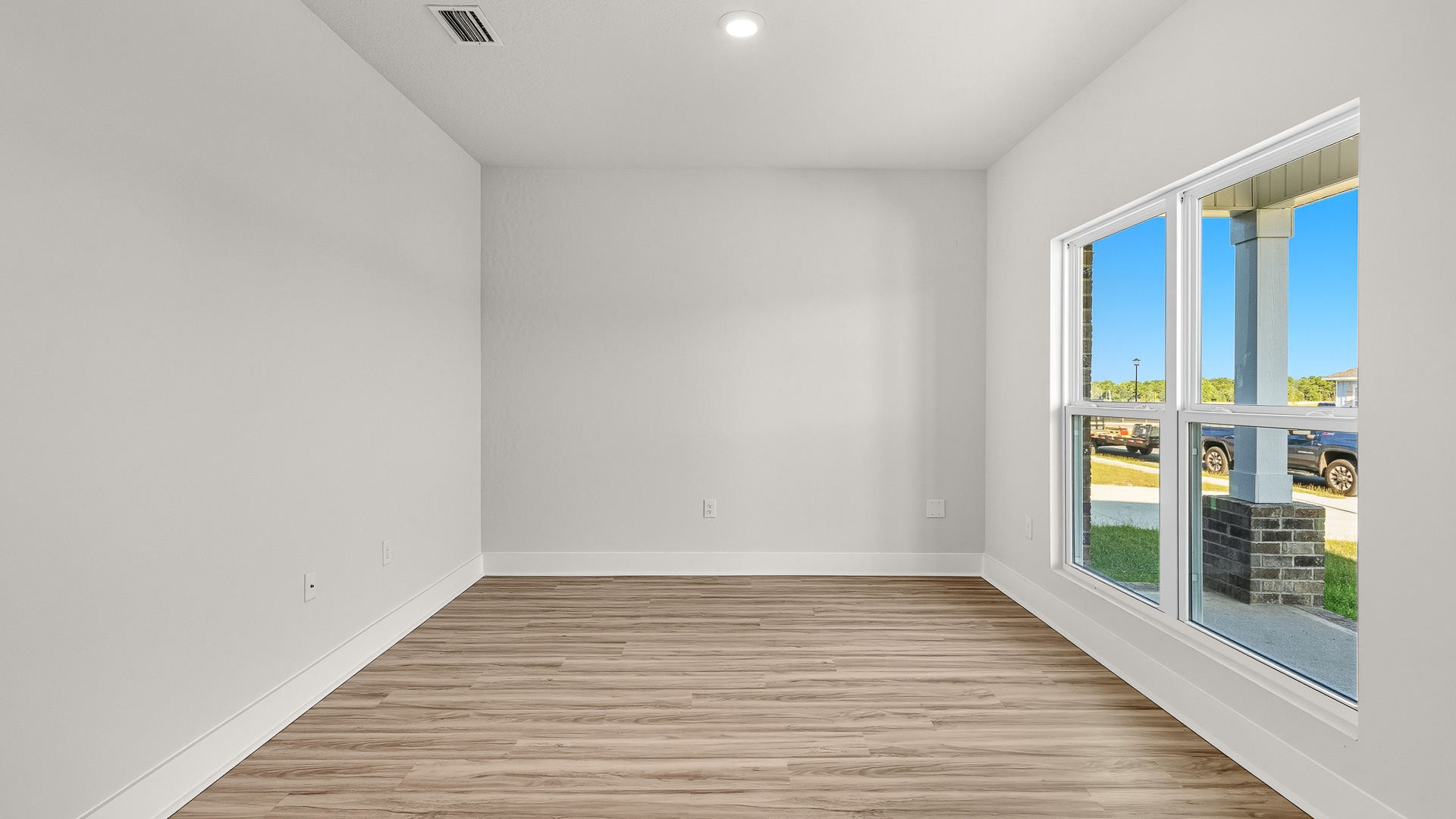 There is a flex space or sitting room off the front entry