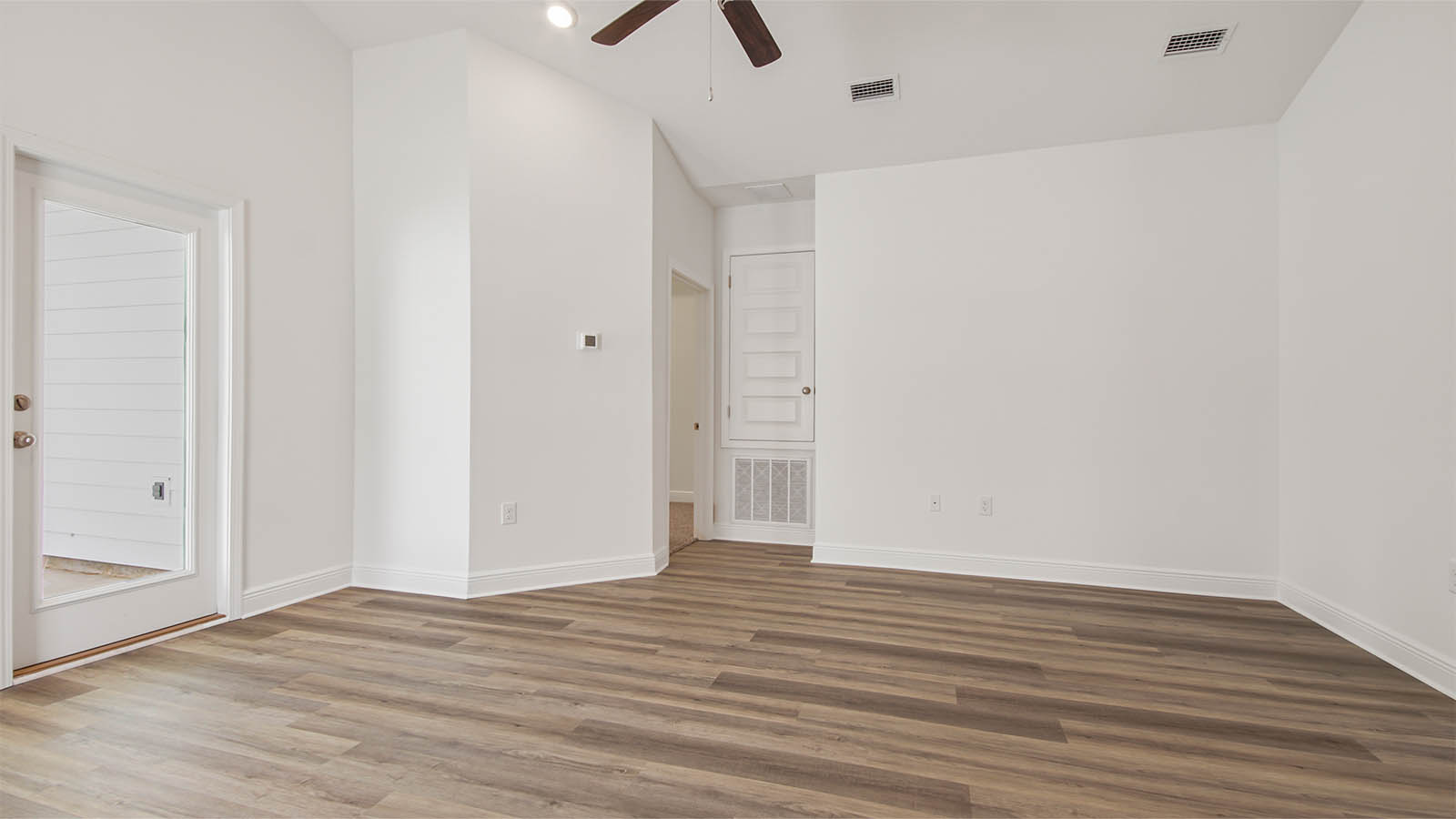 The primary bedroom has tray ceiling