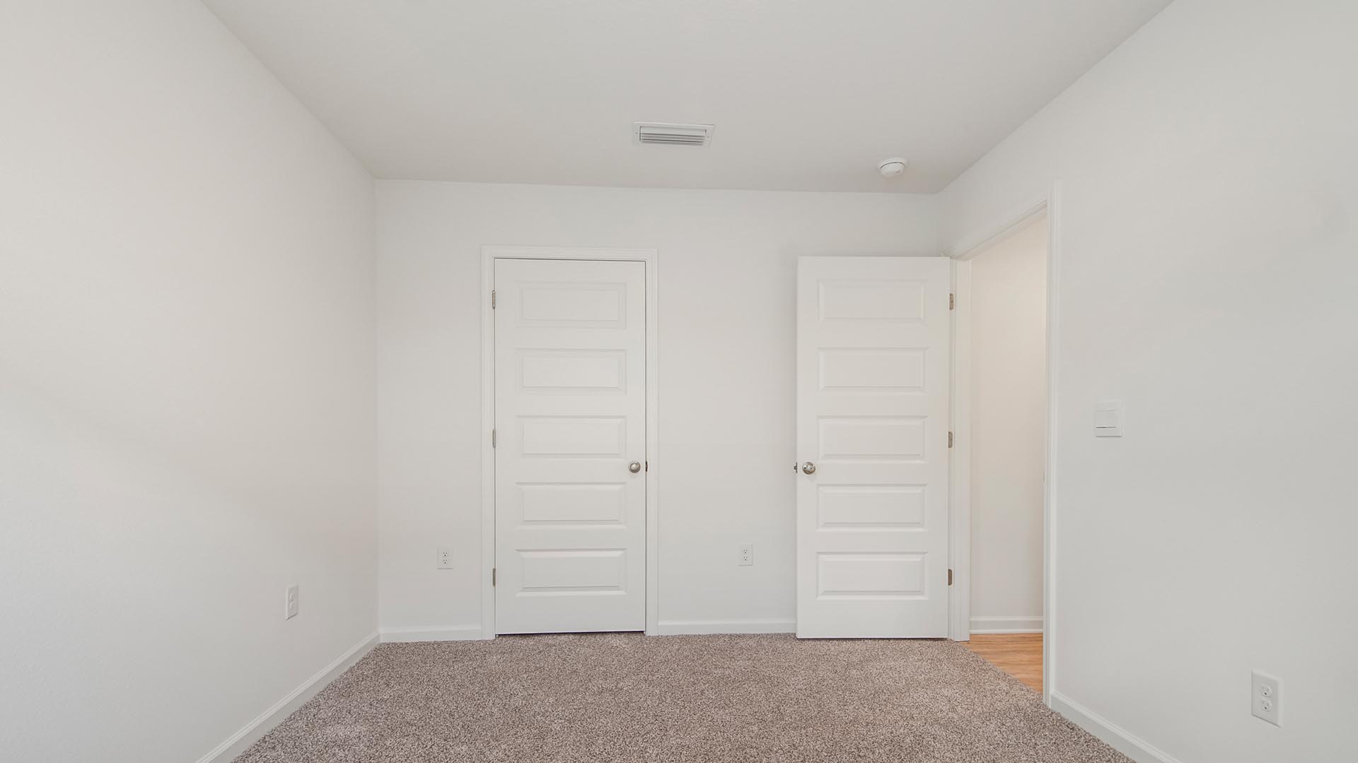 The guest bedrooms have carpet