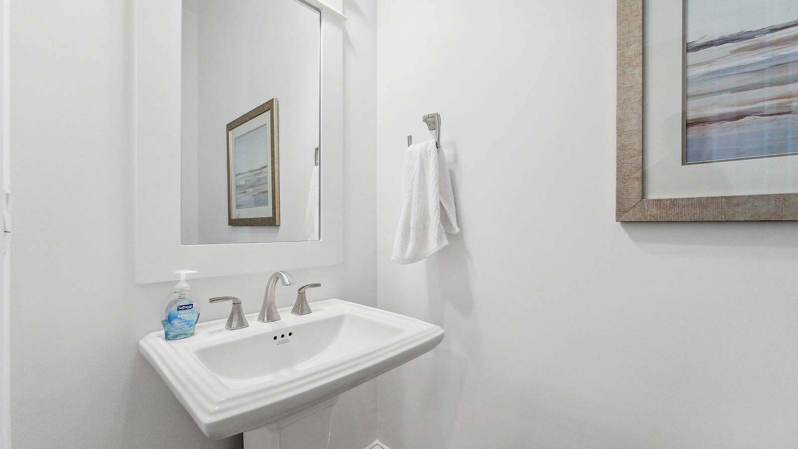 The second level has a powder bath