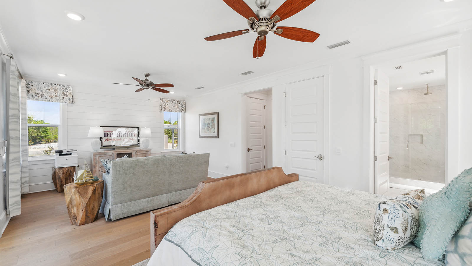 There is space for a full living room suit