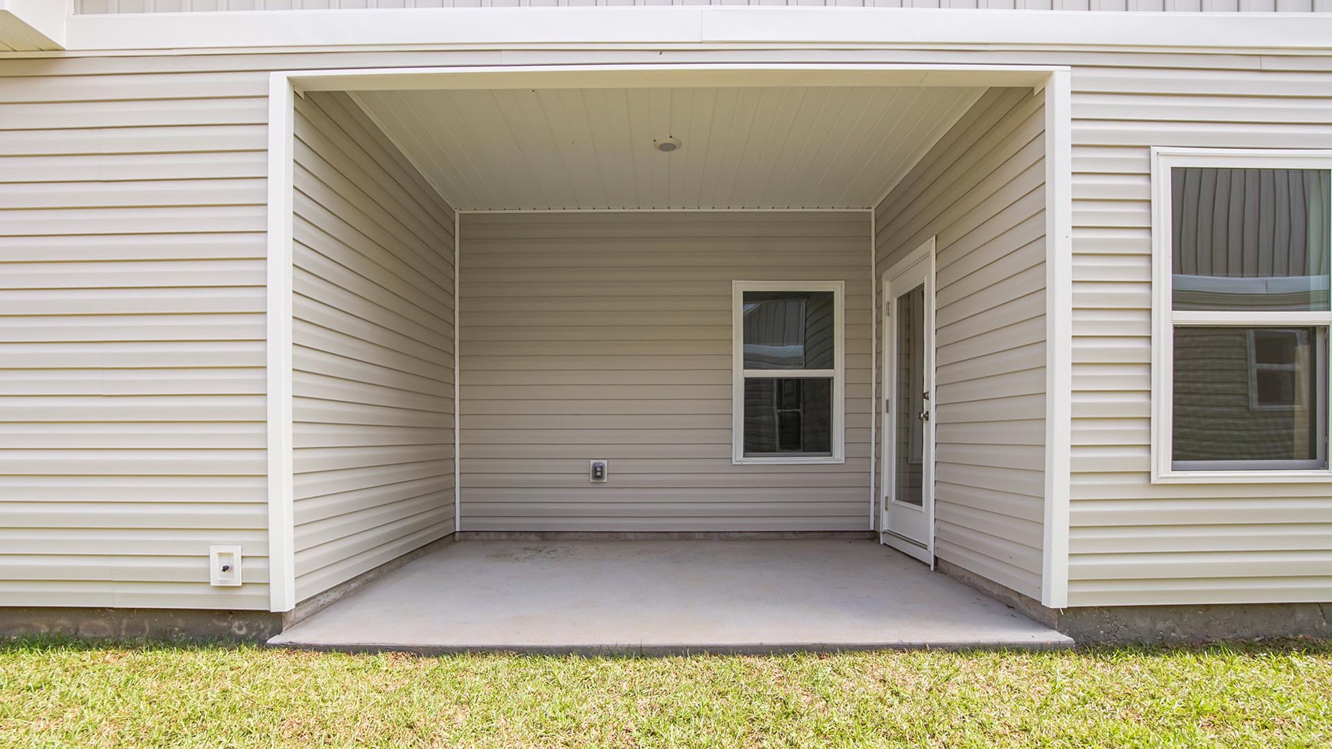 Covered patio located at the back of the home