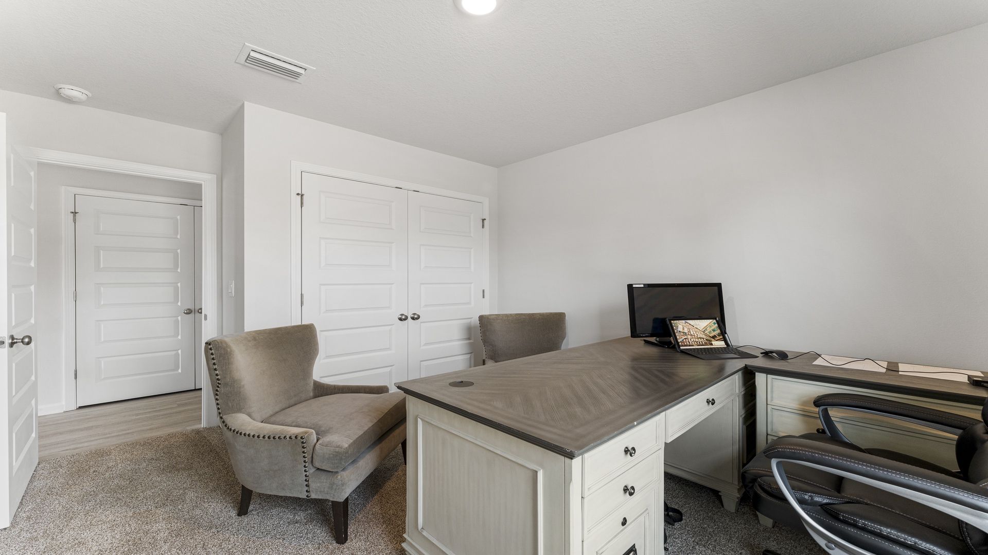 Additional bedroom with closet space