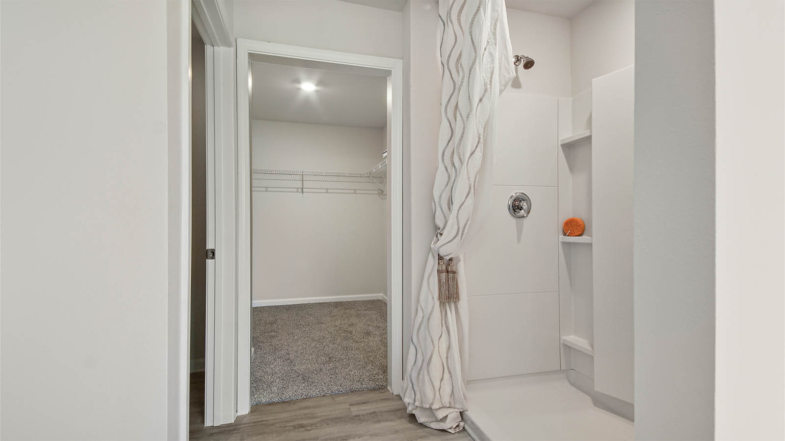 Sunny Hills Cali Primary Bathroom