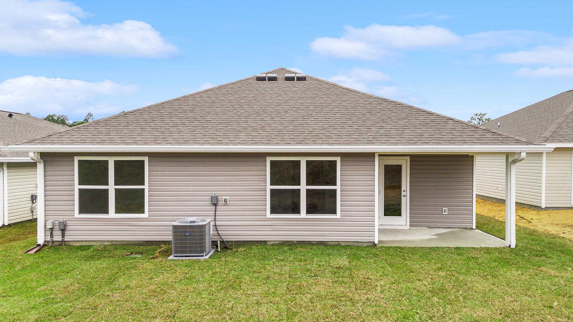 The Calif features a covered back patio