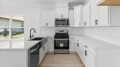 The kitchen with breakfast bar in the Norfolk