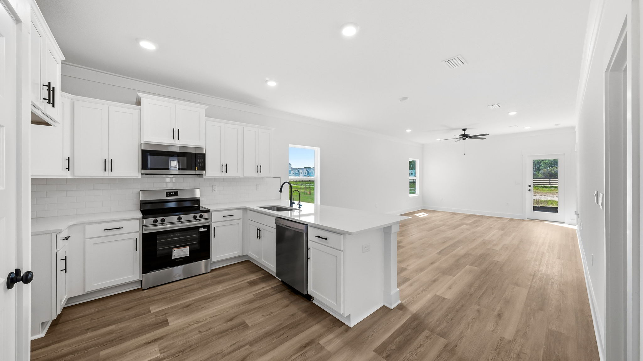 Spacious kitchen with peninsula bar
