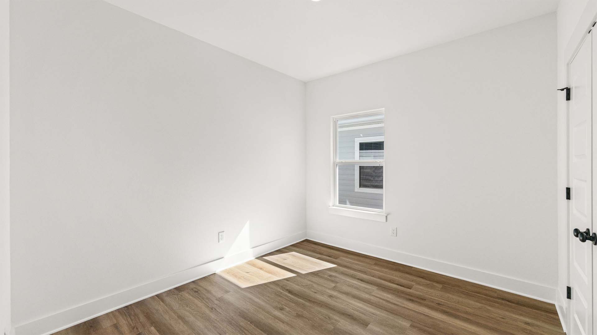 There is a second guest bedroom with EVP flooring
