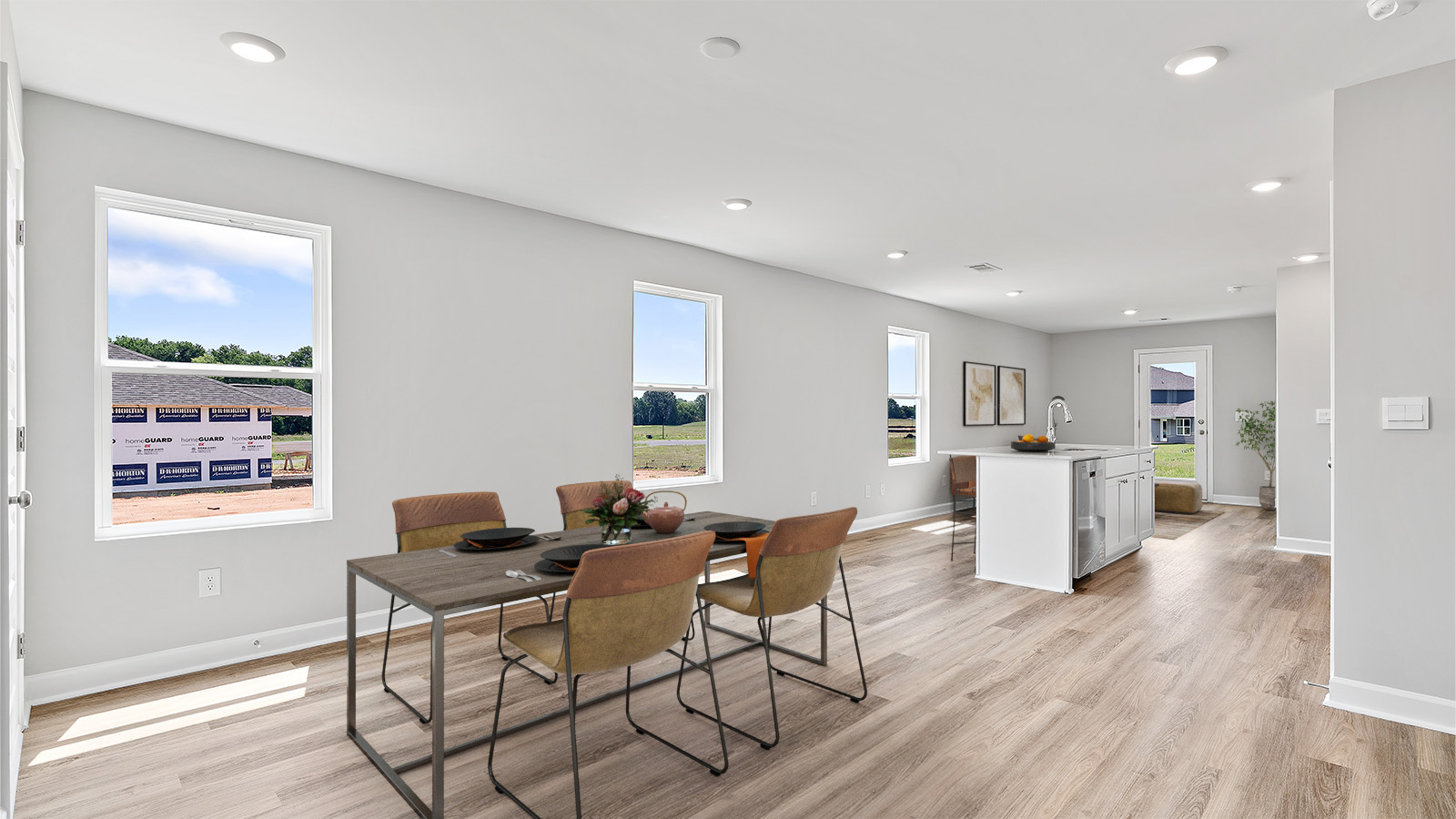 The living area combines comfort and functionality with an open concept