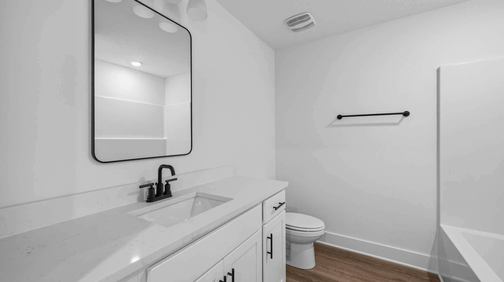 Shared bathroom off the guest bedrooms
