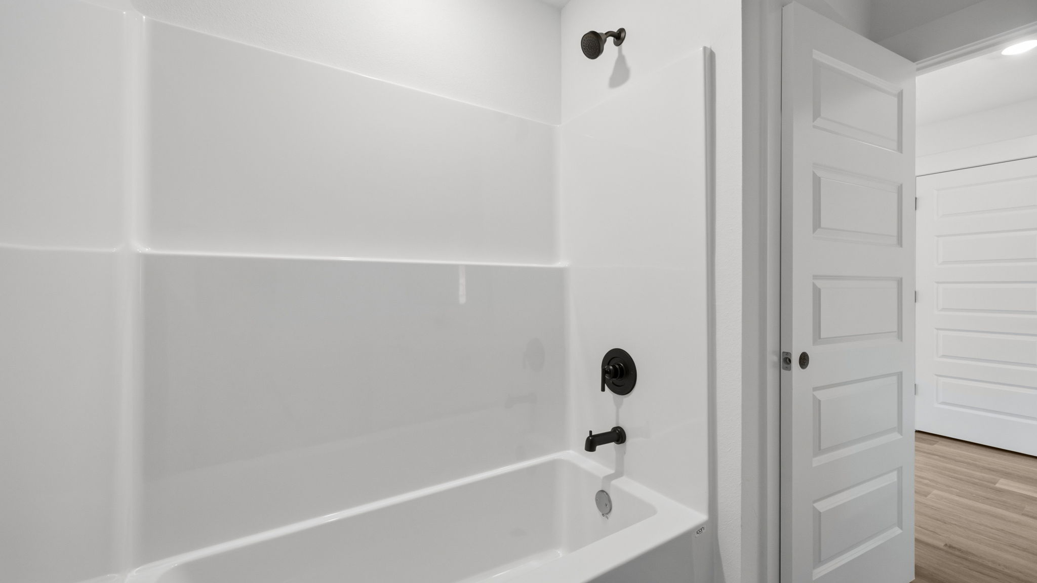 Shared bathroom off the guest bedrooms
