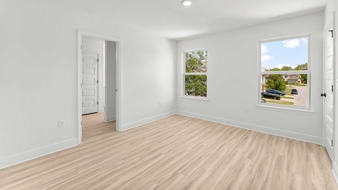 Additional bedroom with closet space