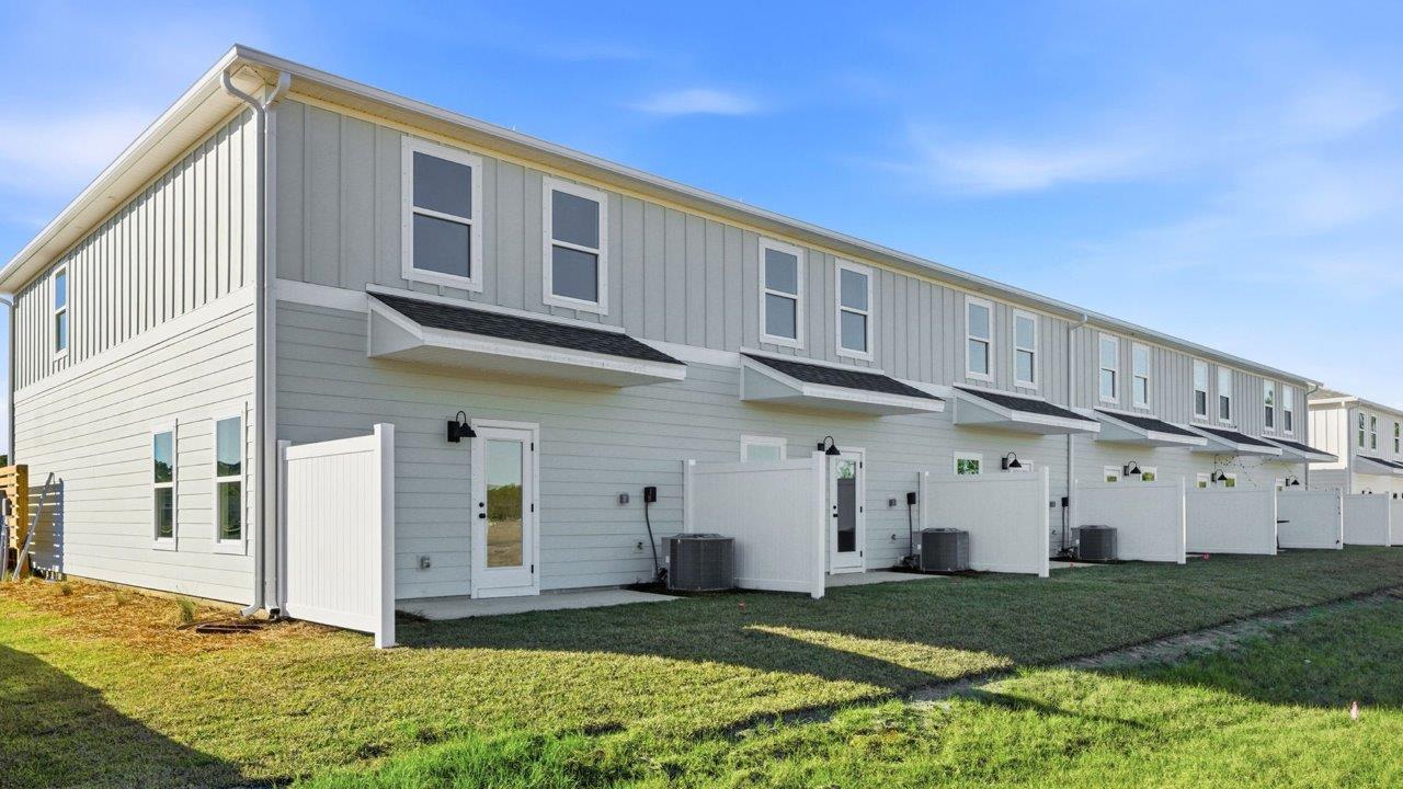 The back of the townhomes have a partition between units