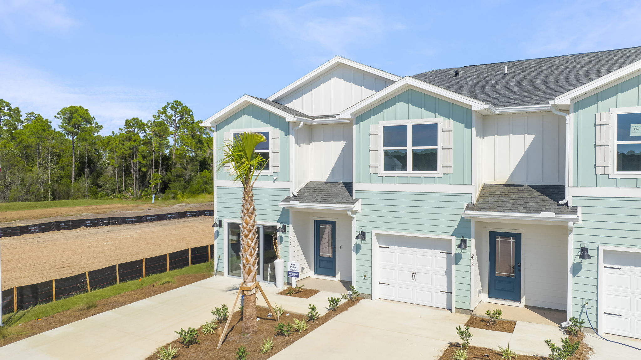 The end unit Palm floor plan has a single car garage