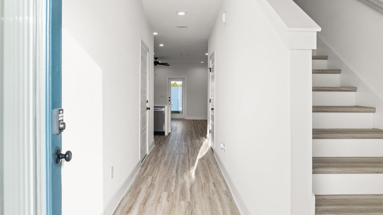 Palm interior 01 entry to townhome