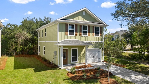 The Norfolk has a single car garage and a covered front patio