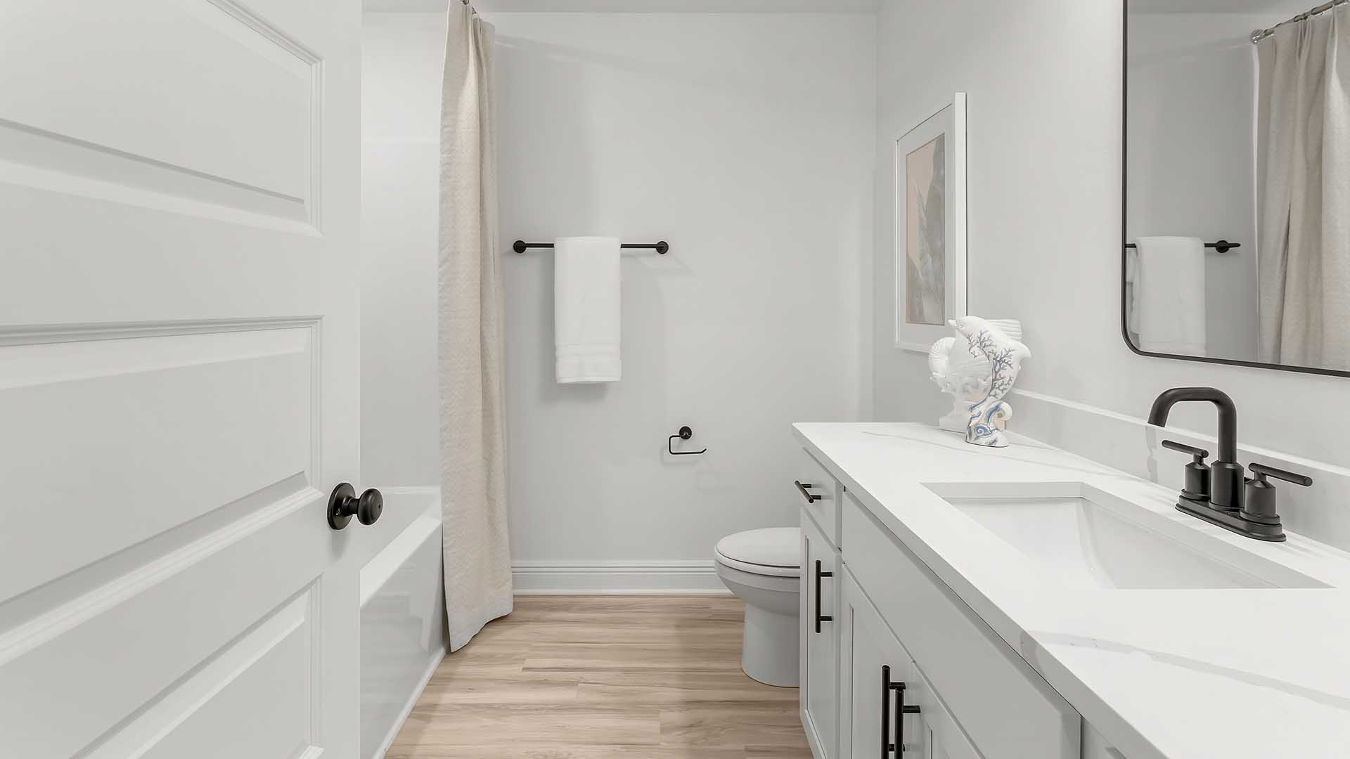 Shared bathroom off the guest bedrooms