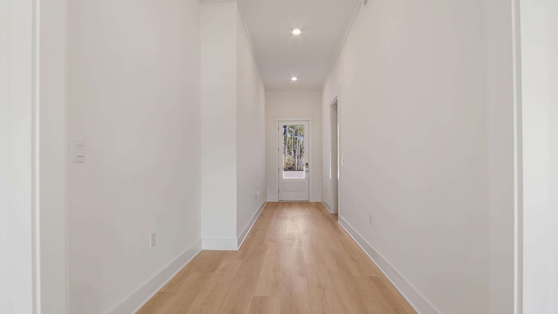 Hall leading to front doorway