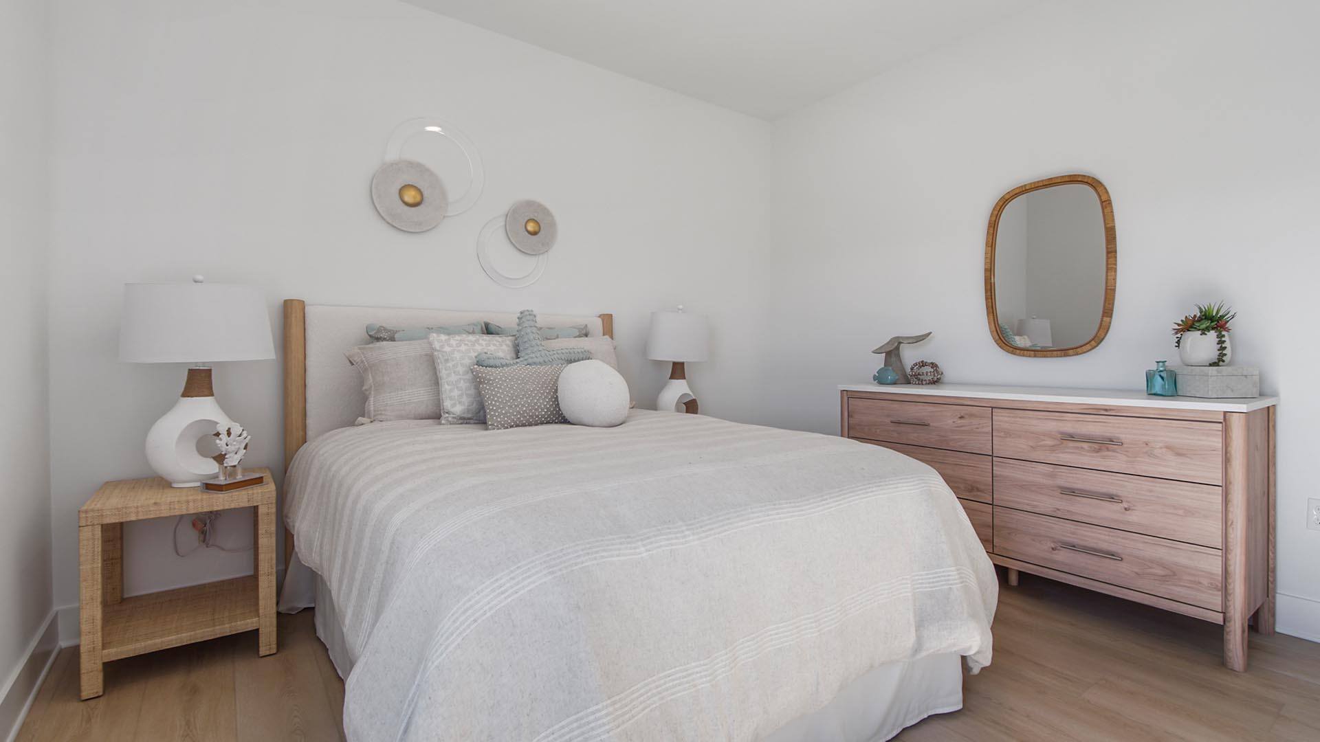 Beautful EVP flooring in second bedroom