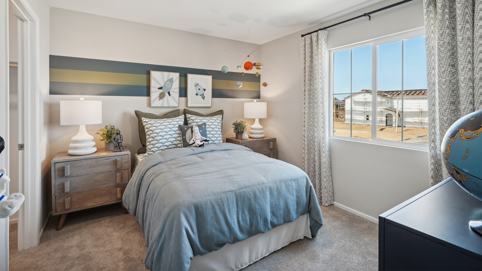 Secondary bedroom with full bed