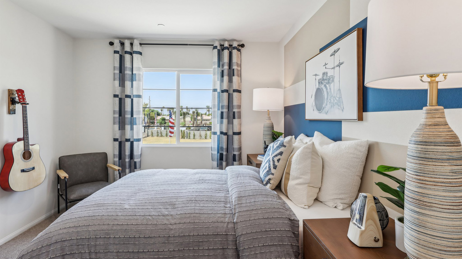 Secondary bedroom with full bed