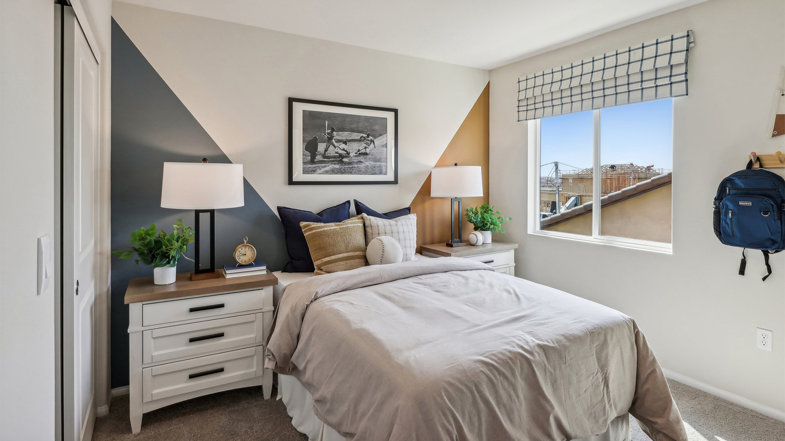 Secondary bedroom with full bed