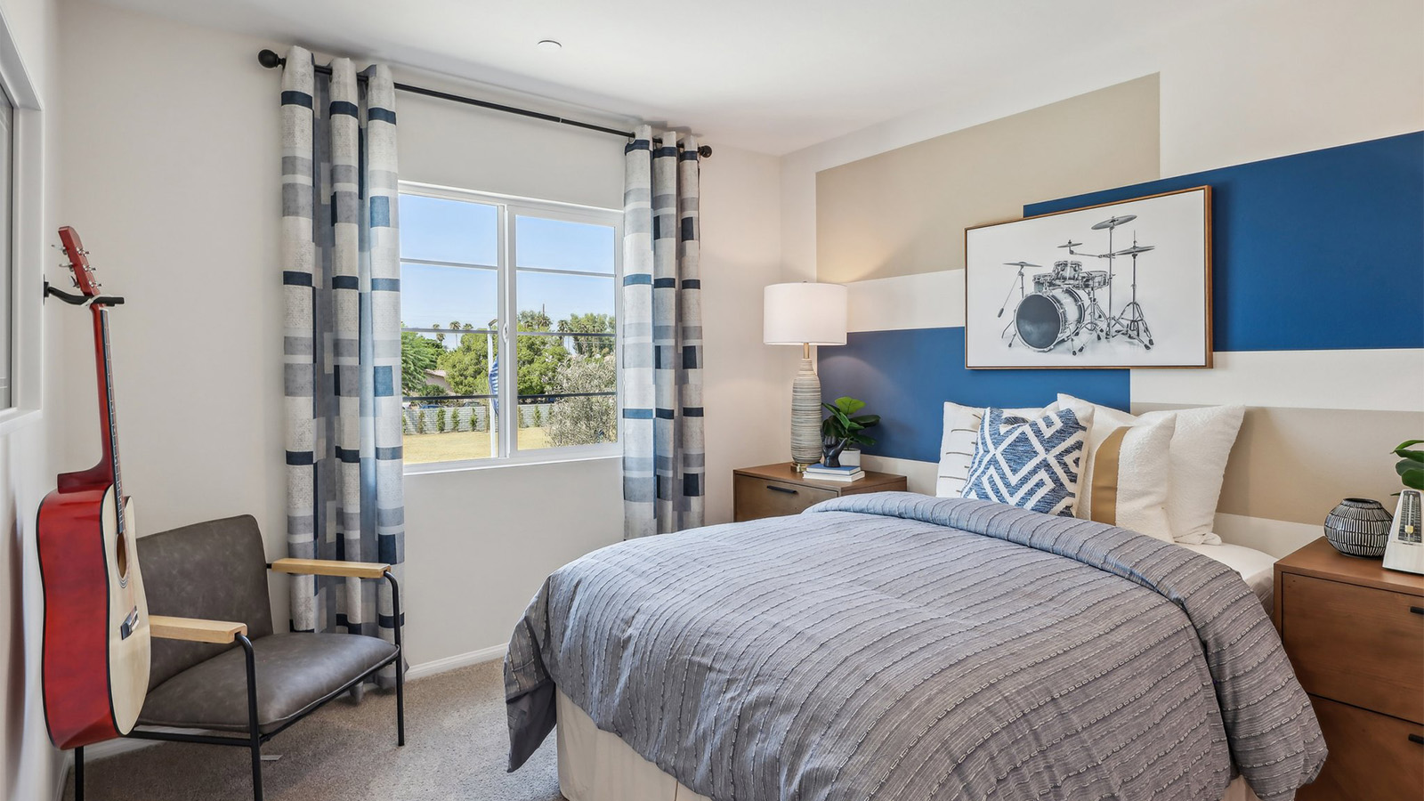 Secondary bedroom with full bed