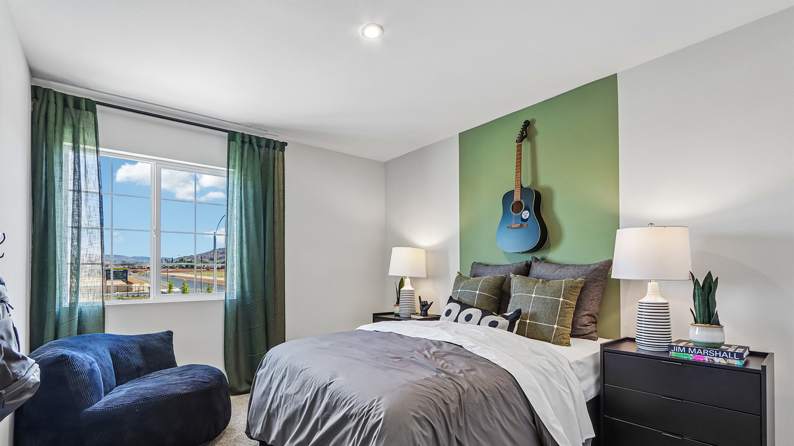 Secondary bedroom