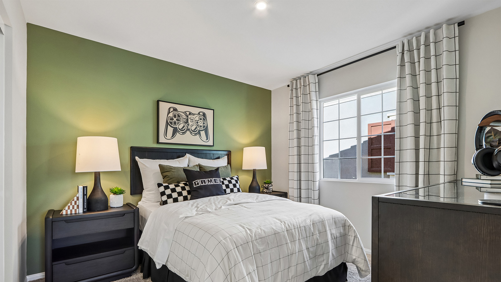 Secondary bedroom