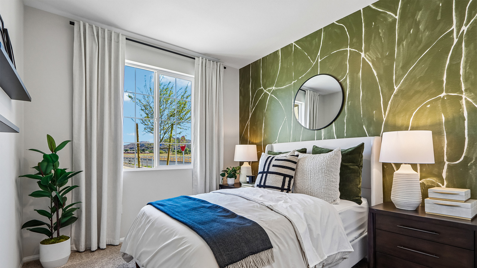 Secondary bedroom