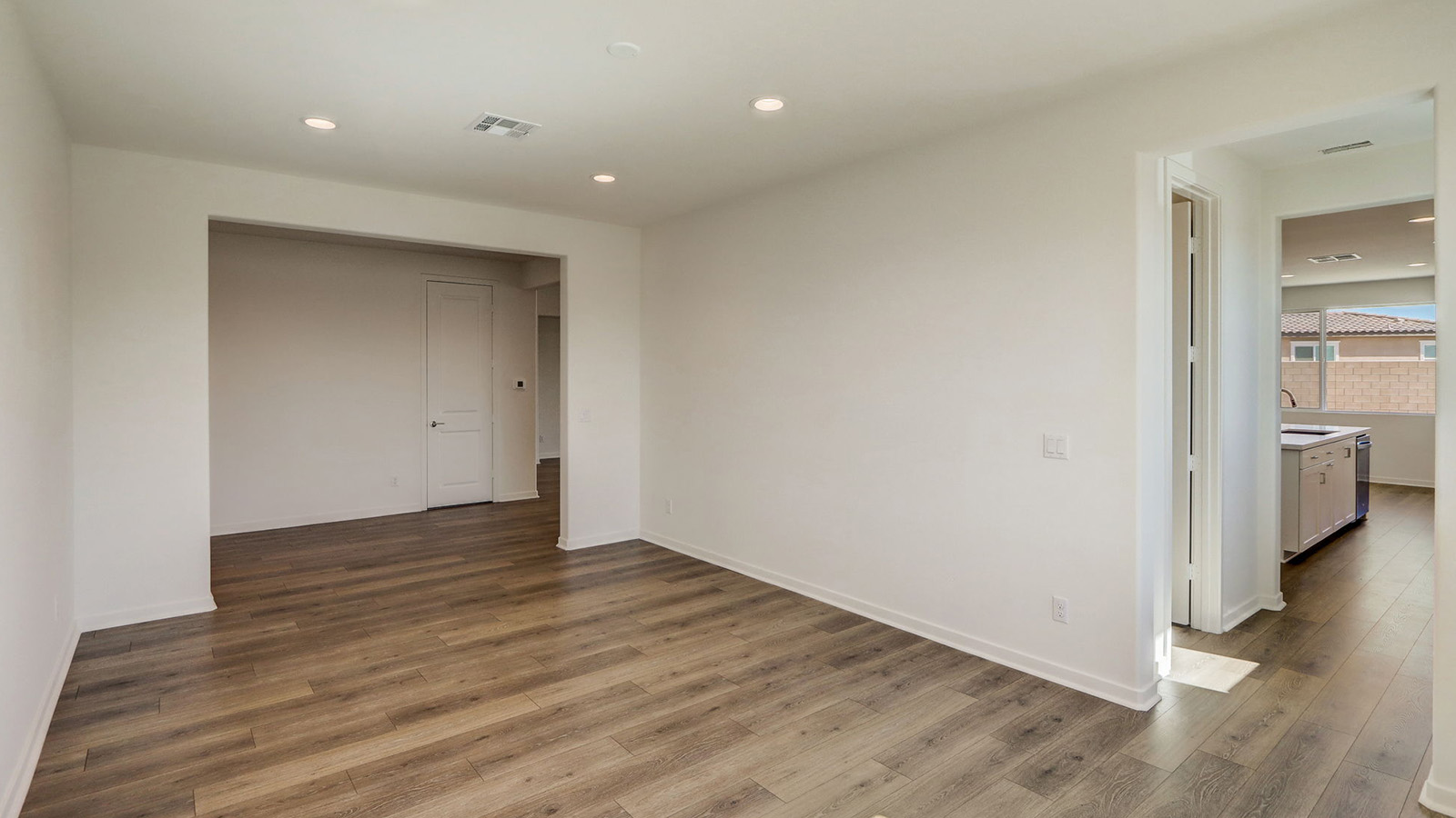 Dining room with butlers pantry