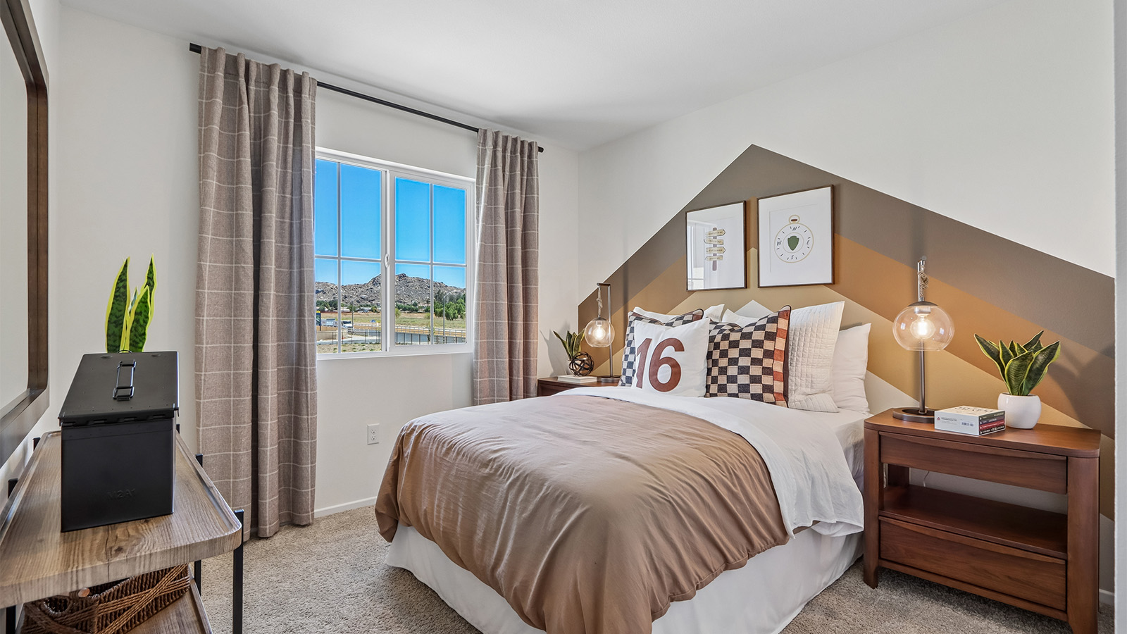 Secondary bedroom