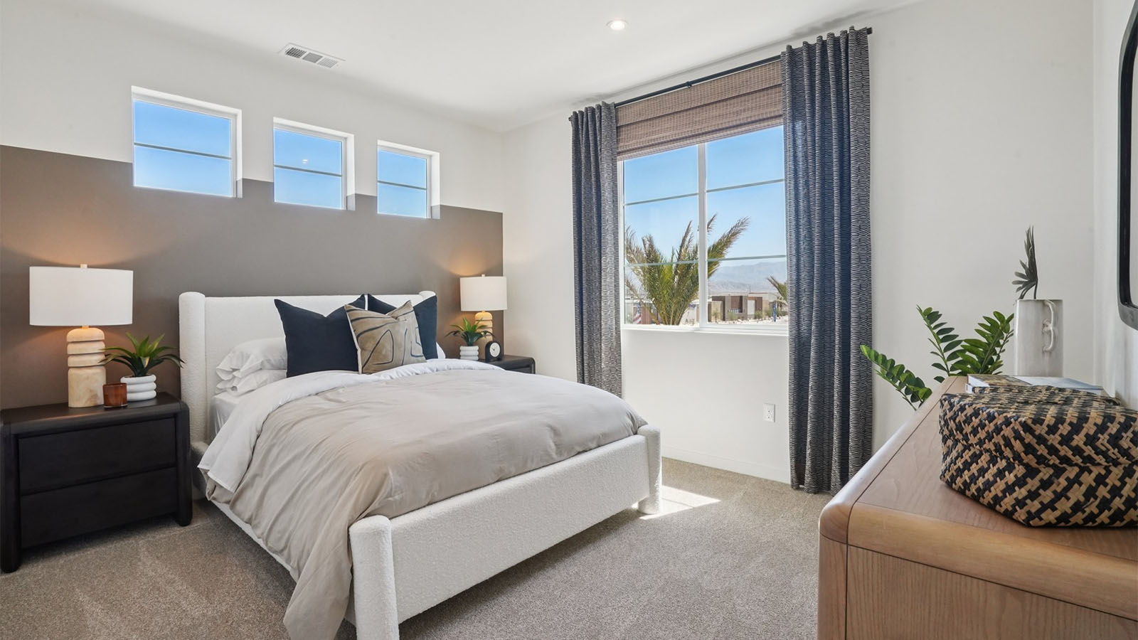 Secondary bedroom with full bed
