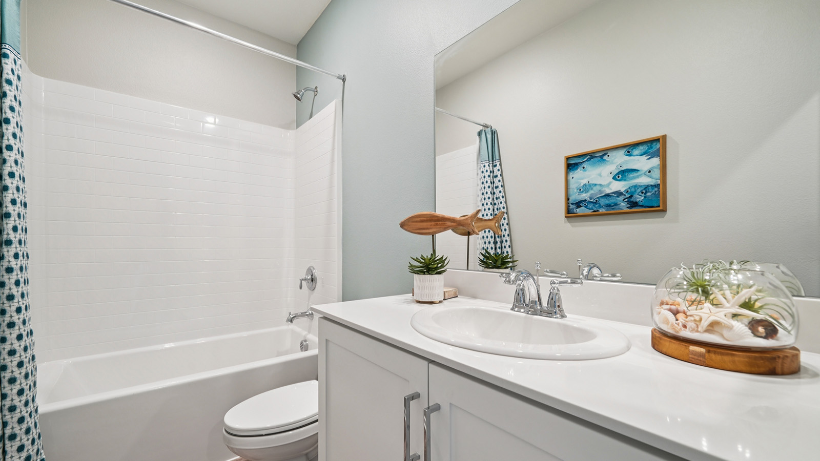 secondary bahtroom with vanity and tub shower