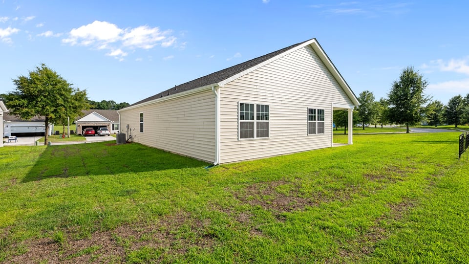 * Photos are not of actual home or interior features and are representative of floor plan only. *