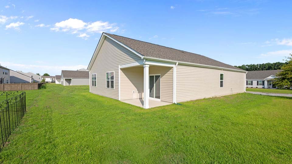 * Photos are not of actual home or interior features and are representative of floor plan only. *