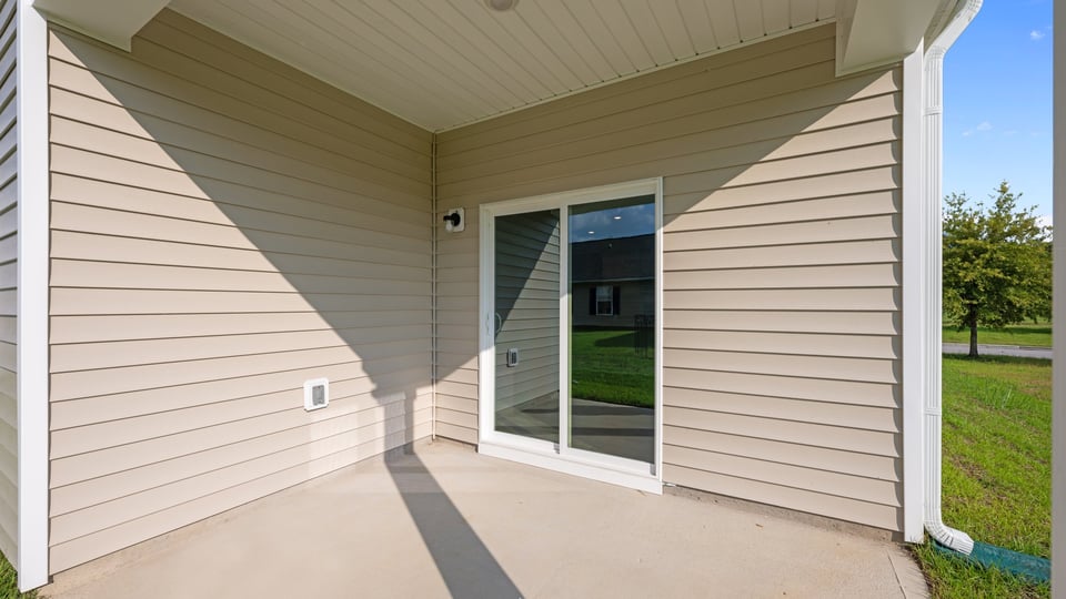* Photos are not of actual home or interior features and are representative of floor plan only. *