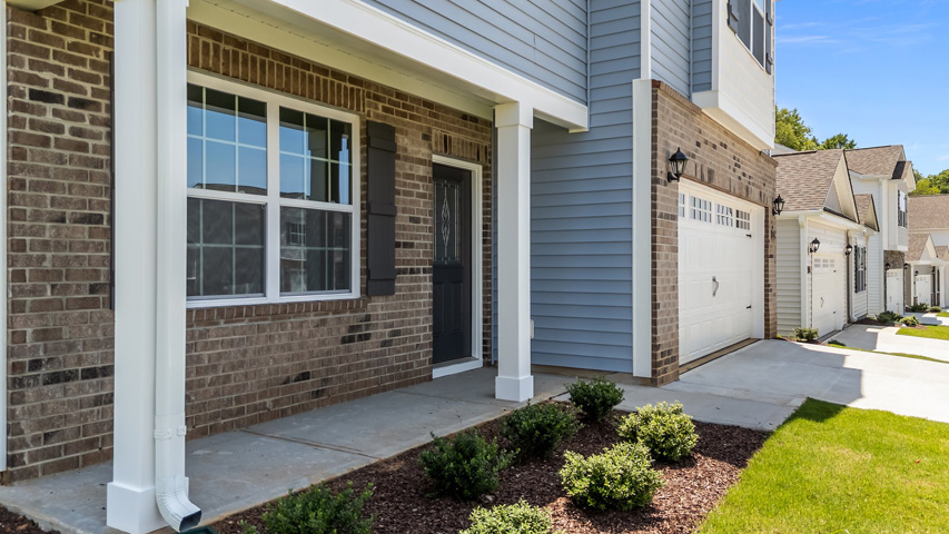 * Photos are not of actual home or interior features and are representative of floor plan only. *