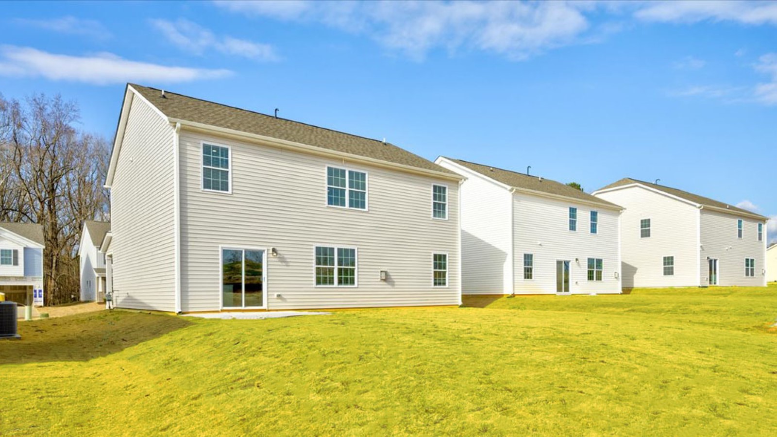 * Photos are not of actual home or interior features and are representative of floor plan only. *