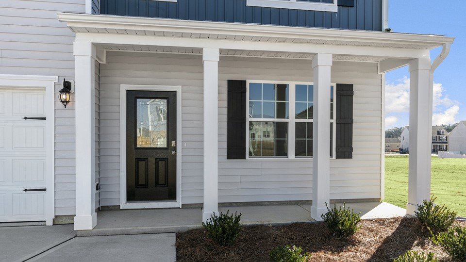 * Photos are not of actual home or interior features and are representative of floor plan only. *